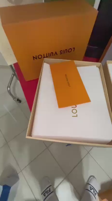 Carica il video: 